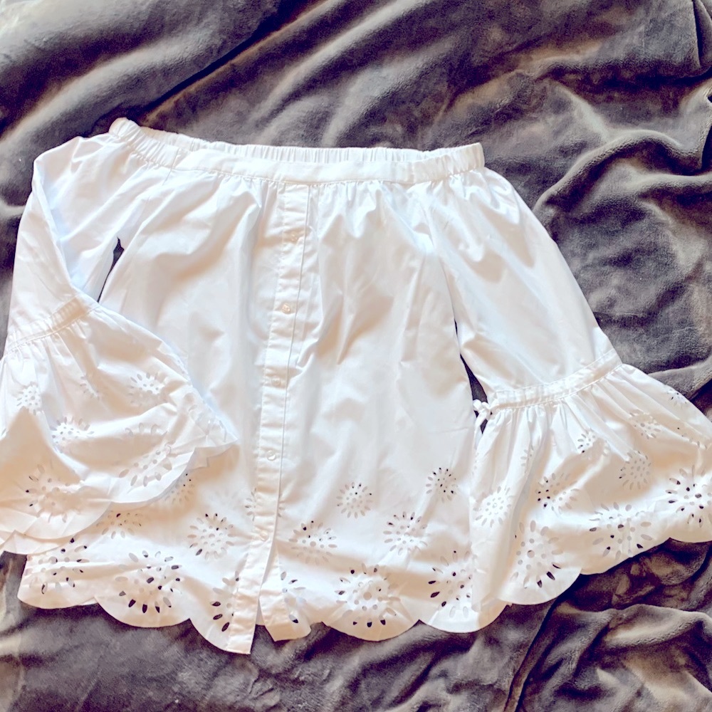 NWOT White Off-Shoulder Bell Sleeve Shirt Size 8 - Picture 2 of 7
